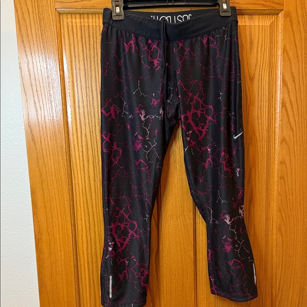 Nike Black and Pink Patterned Capri Leggings